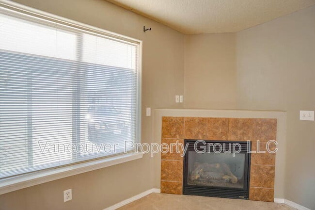 Building Photo - 4000 NE 109th Ave