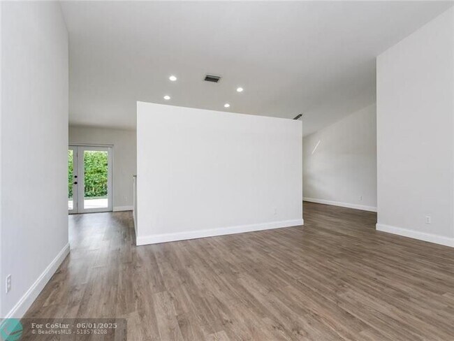 Building Photo - 9420 NW 31st Pl