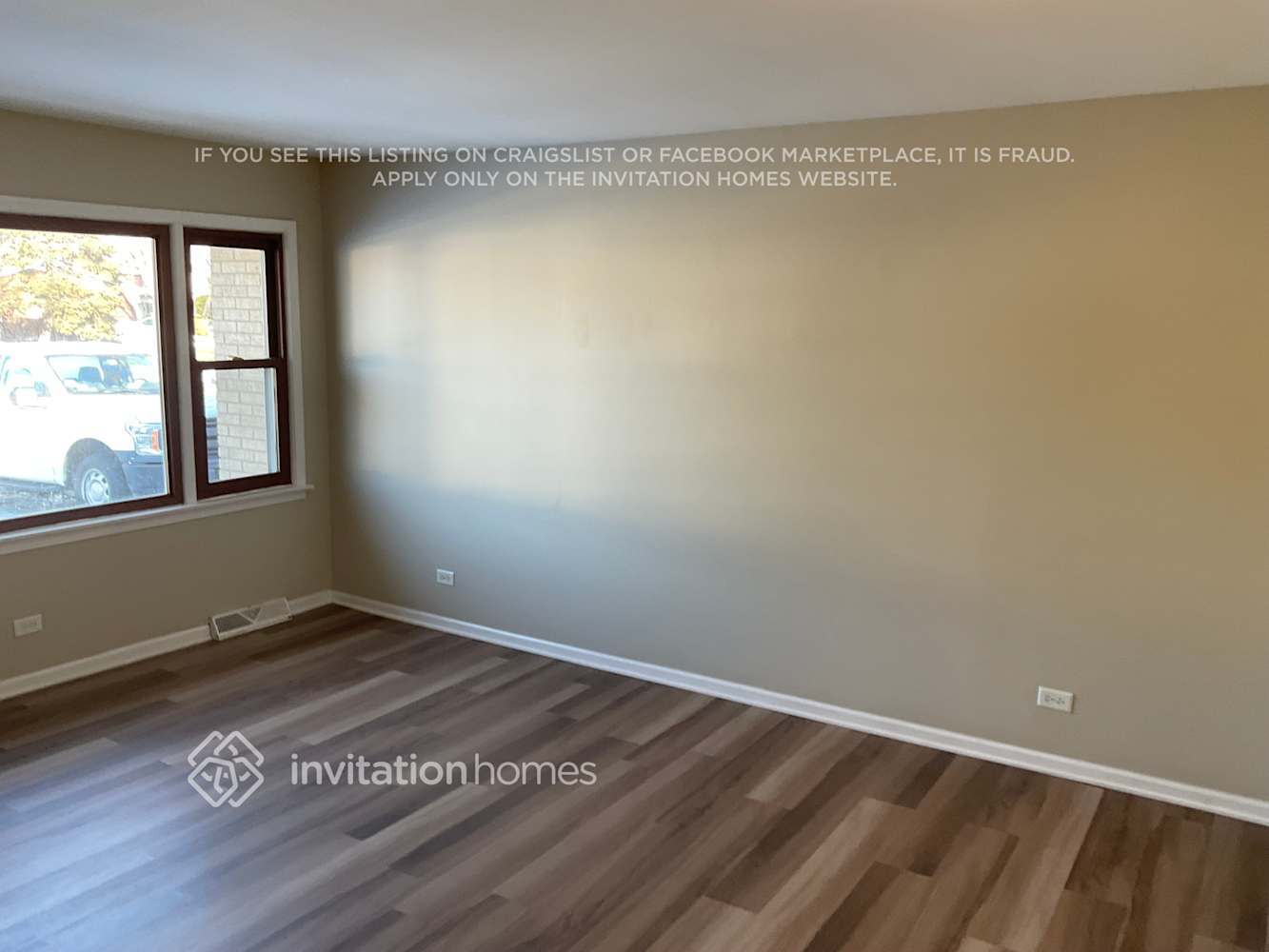 Building Photo - 439 W Lake Park Dr