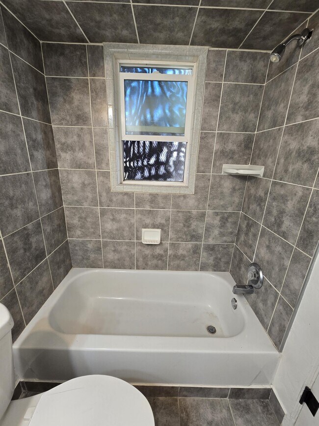 Building Photo - 818 S Arizona Ave