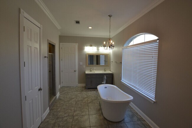 Building Photo - Zachary School District!  Newly remodeled 4 bedroom, 2.5 bath near downtown Zachary