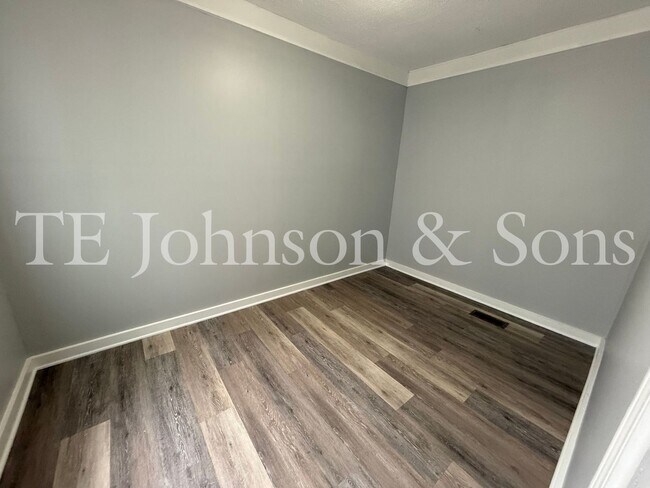 Building Photo - Charming Renovated 3BR Home