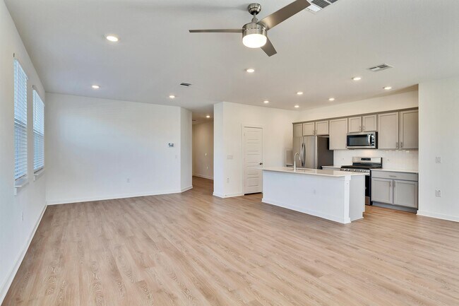 Building Photo - 13920 Lubeck Dr