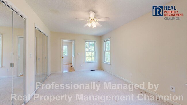 Building Photo - Vintage 3 Bedroom 2 Bathroom in the coveted Fairfield Harbour Subdivision!