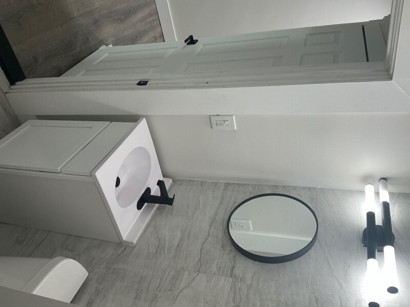 Building Photo - 1970 E 71st St