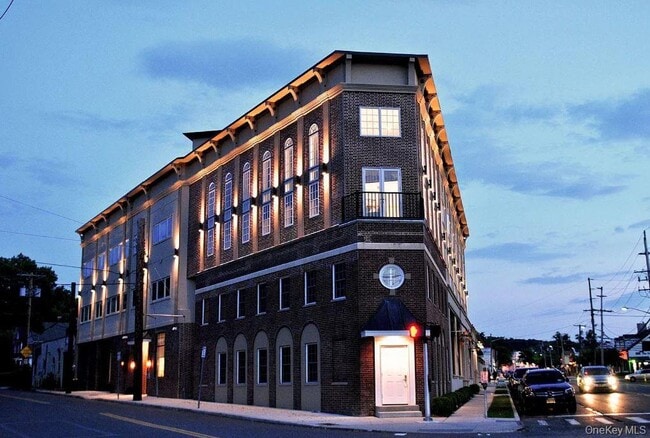 Primary Photo - 226 New York Ave