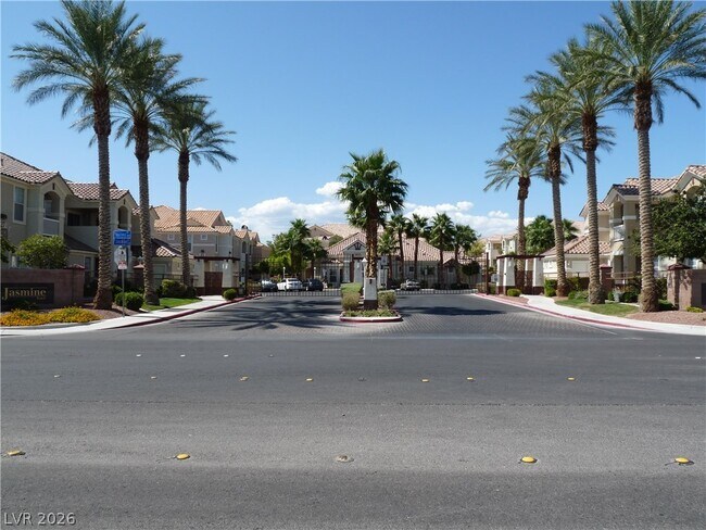 Building Photo - 5855 Valley Dr