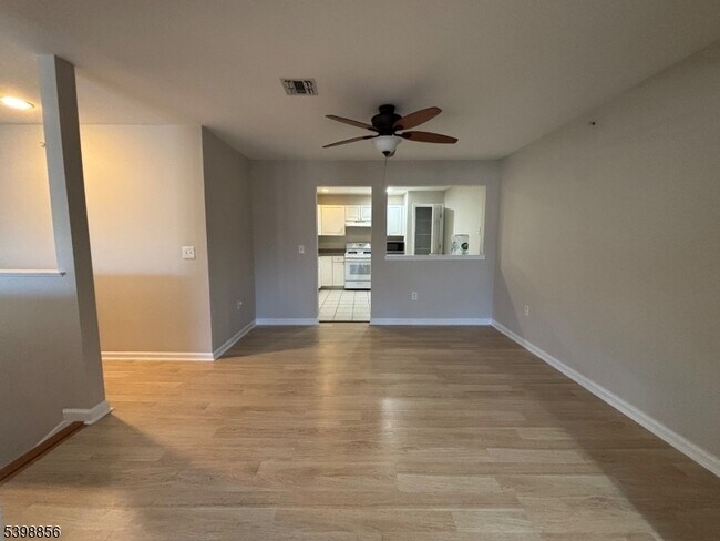 Building Photo - 189 Sunshine Dr