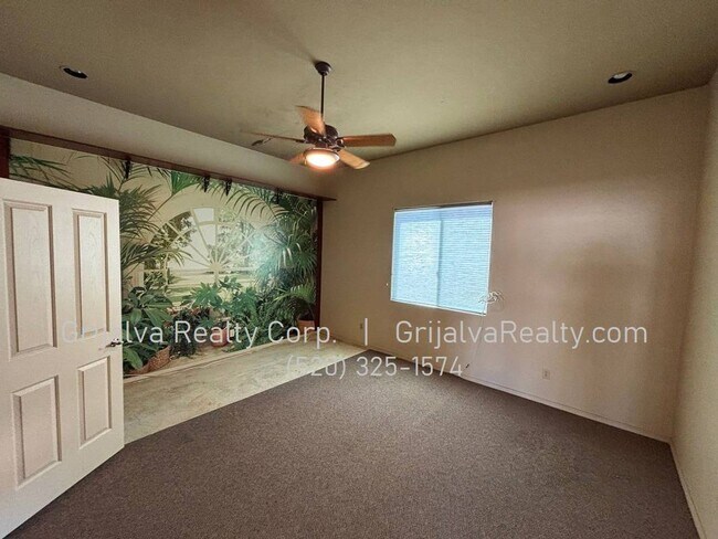 Building Photo - Huge Retreat Style Property for Rent in Central Tucson (Ft Lowell/Campbell)