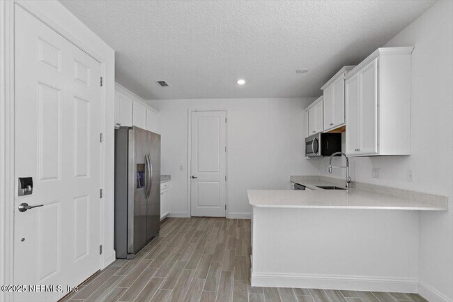 Building Photo - 21 Pine Candle Way