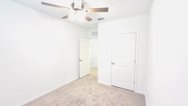 Building Photo - 2947 Canary Ave