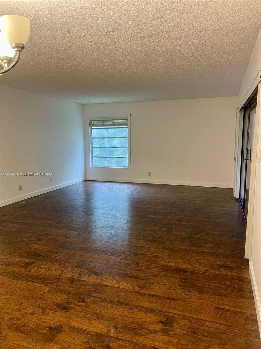 Building Photo - 430 Commodore Dr