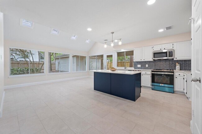 Building Photo - 49 W Southfork Pines Cir