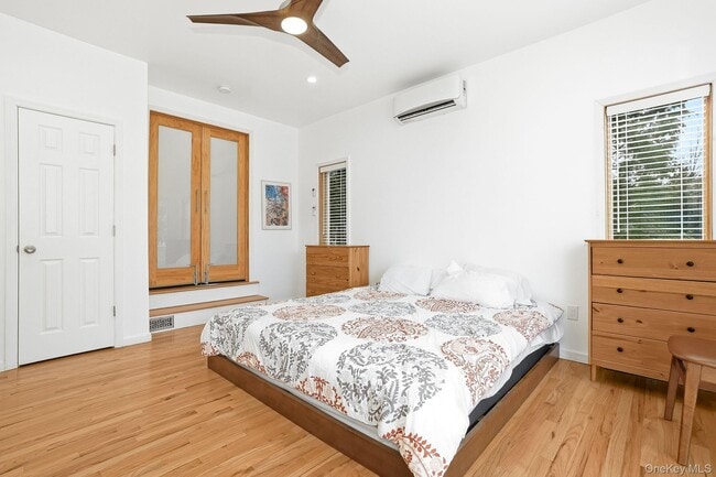 Building Photo - 11 S Cedar St