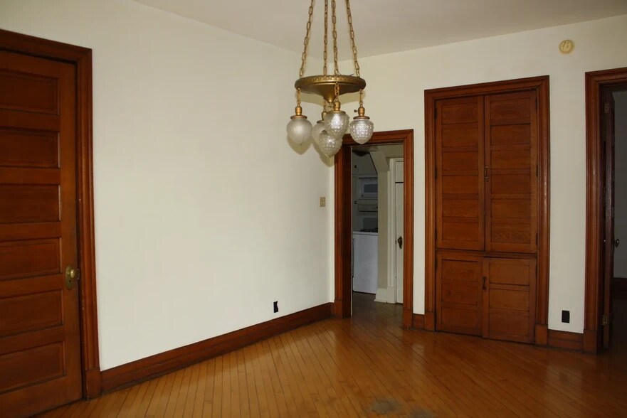 Building Photo - 801 N Lincoln St