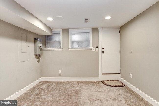 Building Photo - 603 S Streeper St