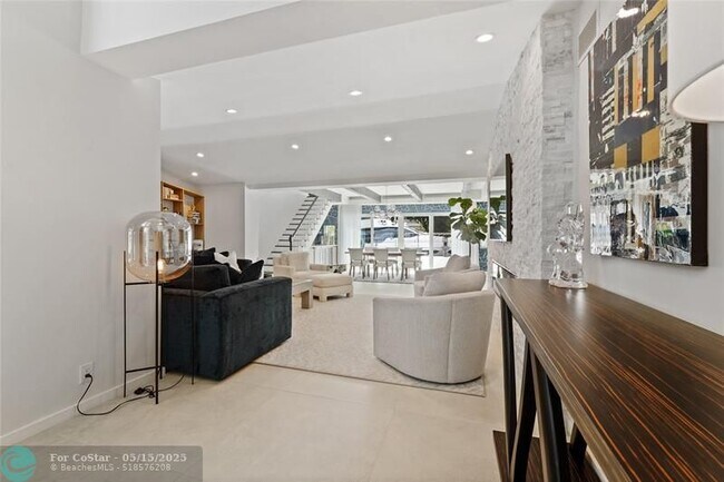 Building Photo - 325 Seven Isles Dr