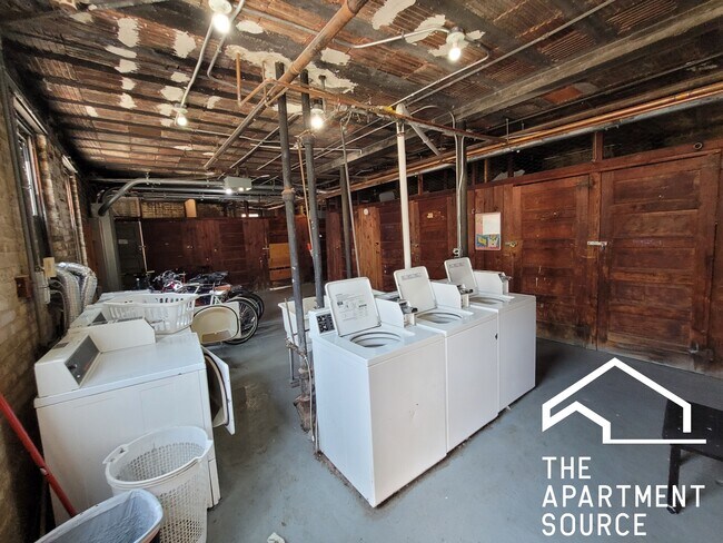 Building Photo - 931 Forest Ave