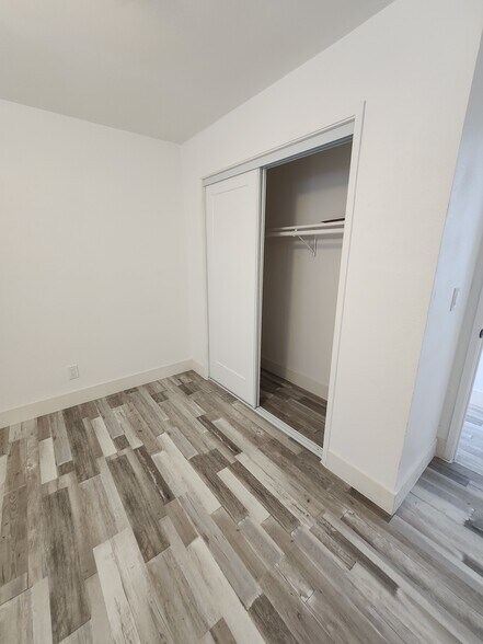 Building Photo - 830 N Ferger Ave