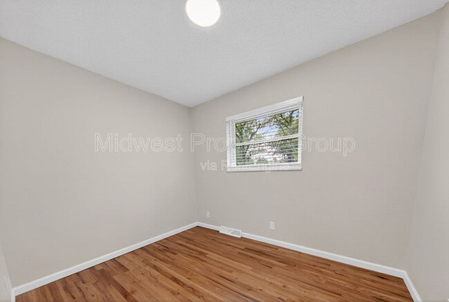 Building Photo - 645 Lilac Dr