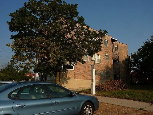 Building Photo - MODERN 2 BED/1BATH WITH GARAGE PARKING INCLUDED!