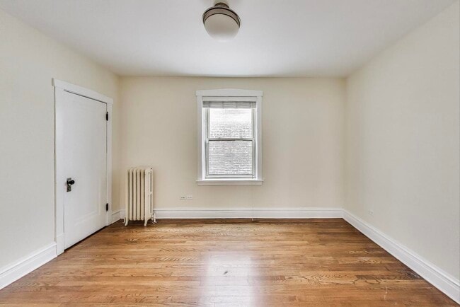 Building Photo - 3837 N Sawyer Ave