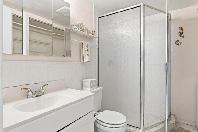 Building Photo - 717 S US Hwy 1