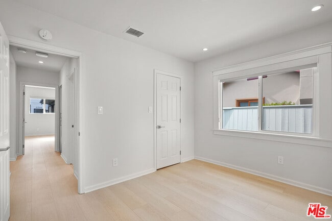 Building Photo - 619 Westmount Dr
