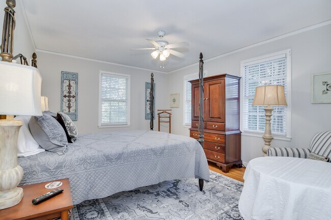 Building Photo - 2631 Oakland Ave