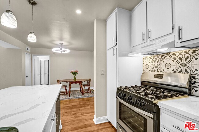 Building Photo - 18620 Hatteras St