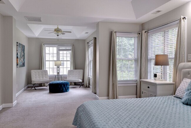 Building Photo - Spacious 5BR/4BA Home in Yorktown – Convenient Location and Comfortable Living