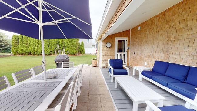 Building Photo - Winter Rental Only. Single Family Available: September 1 to April 30th - May 15th