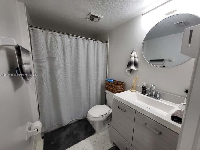 Building Photo - 3415 NE 9th Dr