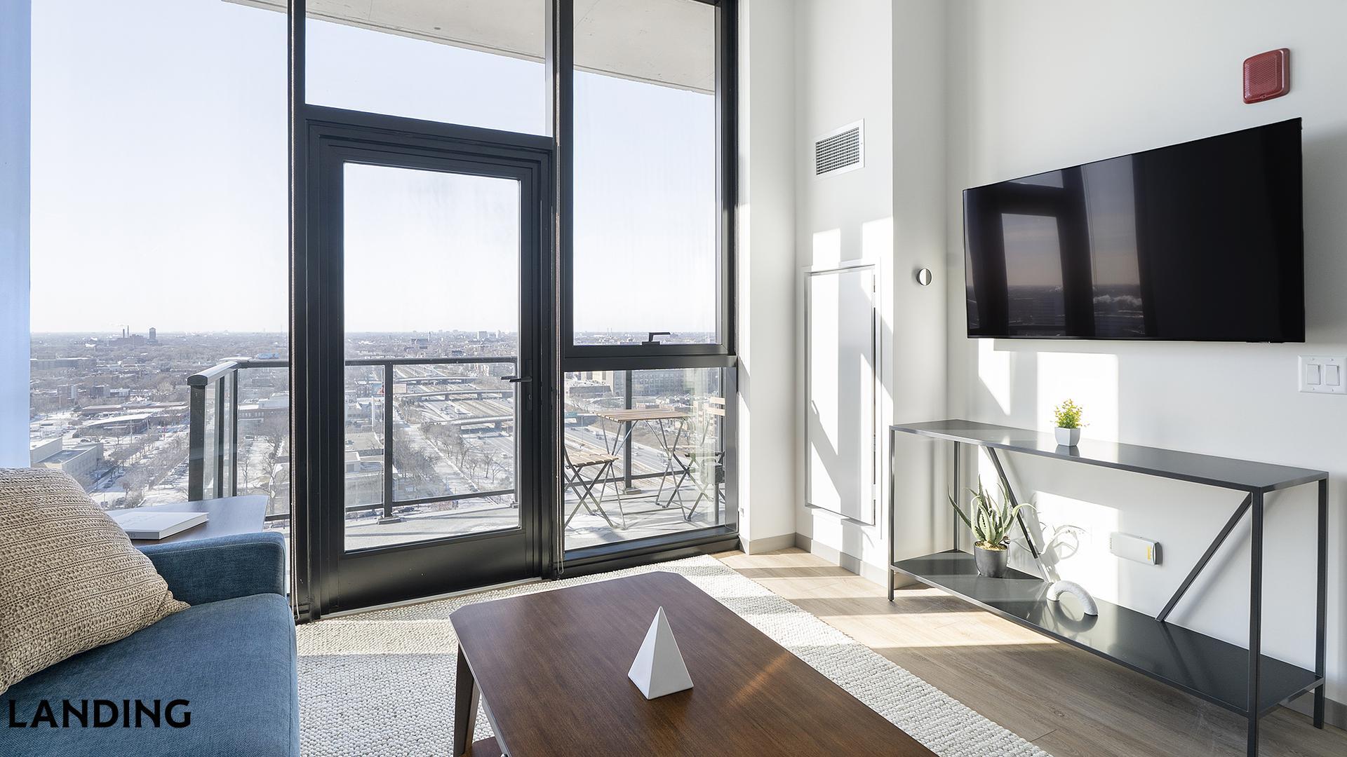 Building Photo - 513 S Damen Ave