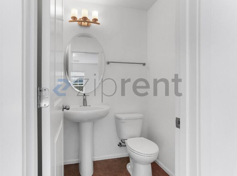 Building Photo - Unit