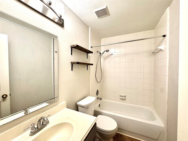 Building Photo - 3002 Summerfield Ridge Ct
