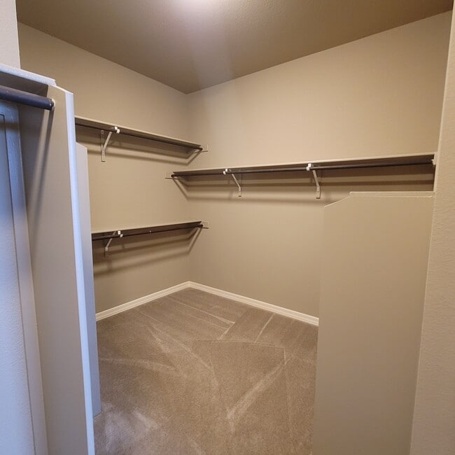 Building Photo - 14513 Meadow Lawn