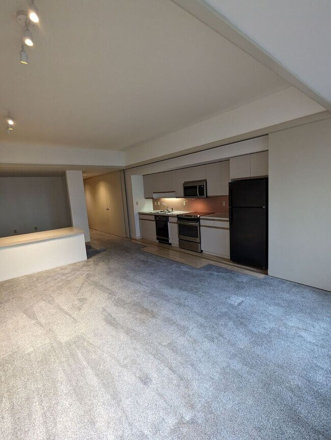 Building Photo - Adorable One Bedroom Seattle Condo in Unbeatable Location - Walk to Pike Place Market!