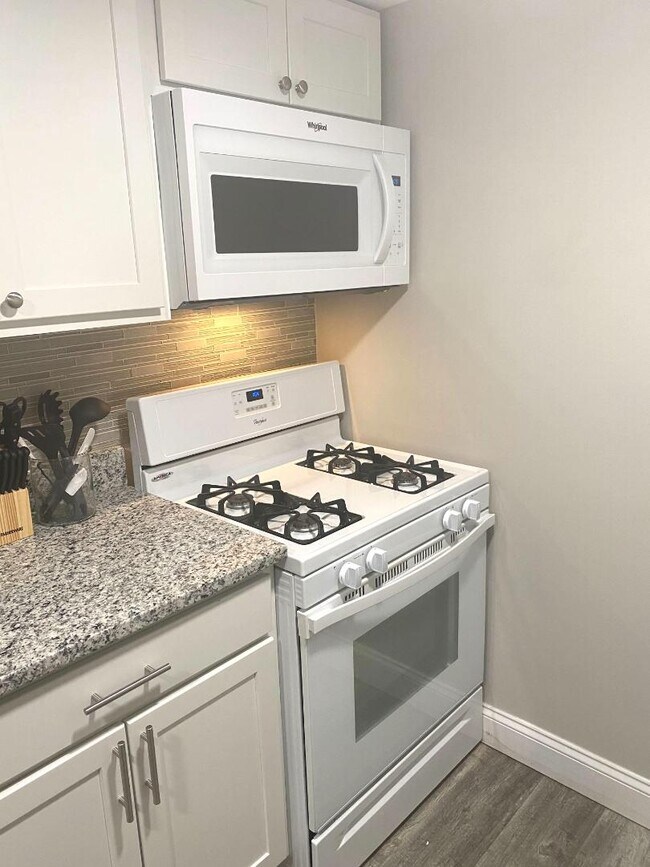 Building Photo - 1544 Oakridge Rd