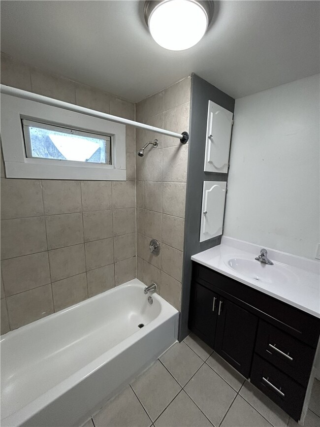 Building Photo - 301 Weaver St