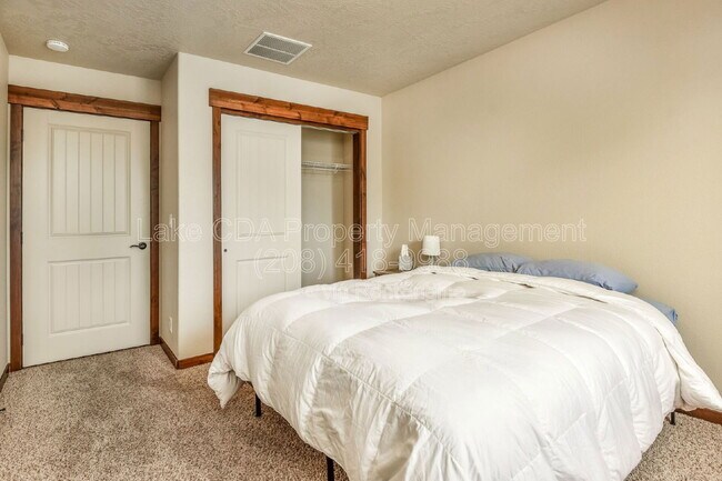 Building Photo - 10231 N Zenith St