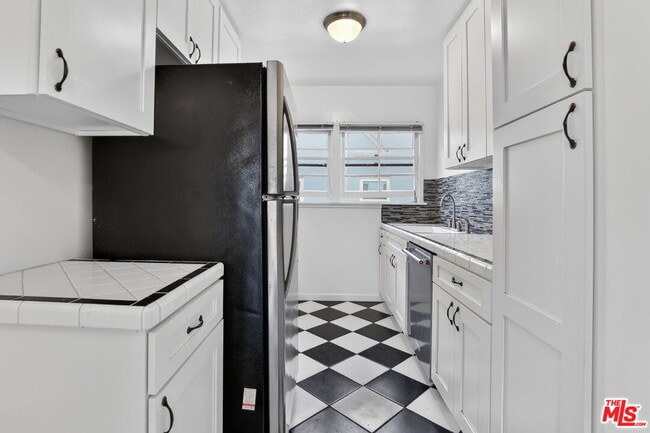 Building Photo - 314 N St Andrews Pl