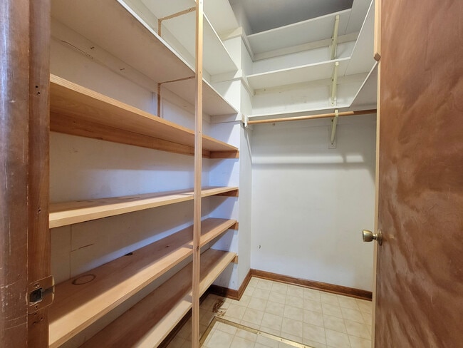 Building Photo - 271 W Main St