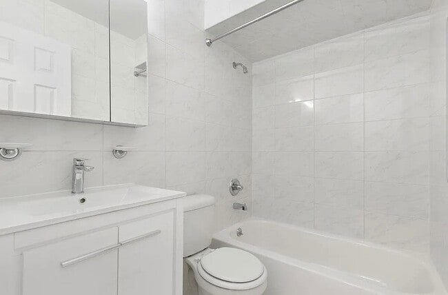 Building Photo - 2629 E 23rd St