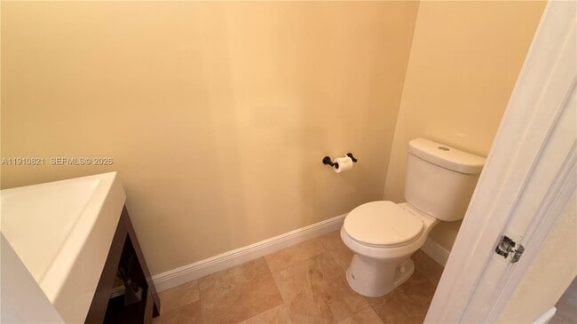 Building Photo - 3887 Tree Top Dr