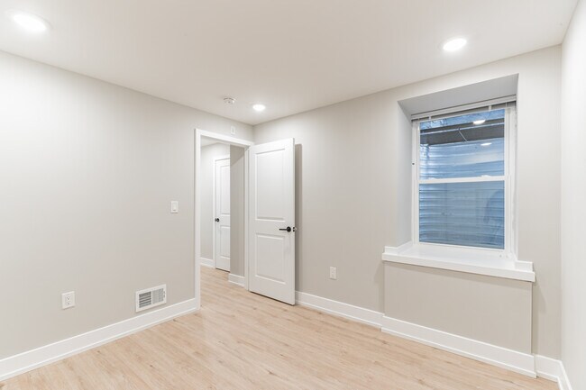 Building Photo - 937 N 29th St