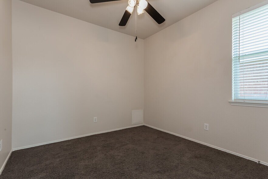 Building Photo - 10436 Fossil Hill Dr