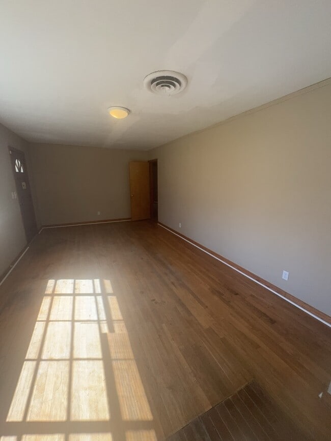 Building Photo - 316 Woody Dr