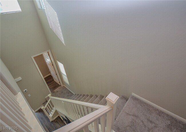 Building Photo - 541 Tokopah Falls St