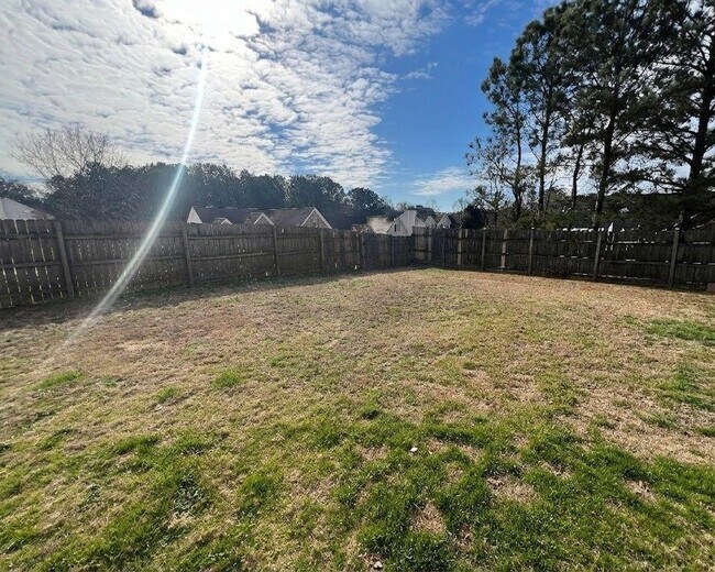 Building Photo - 991 Wicker Pine Dr NE